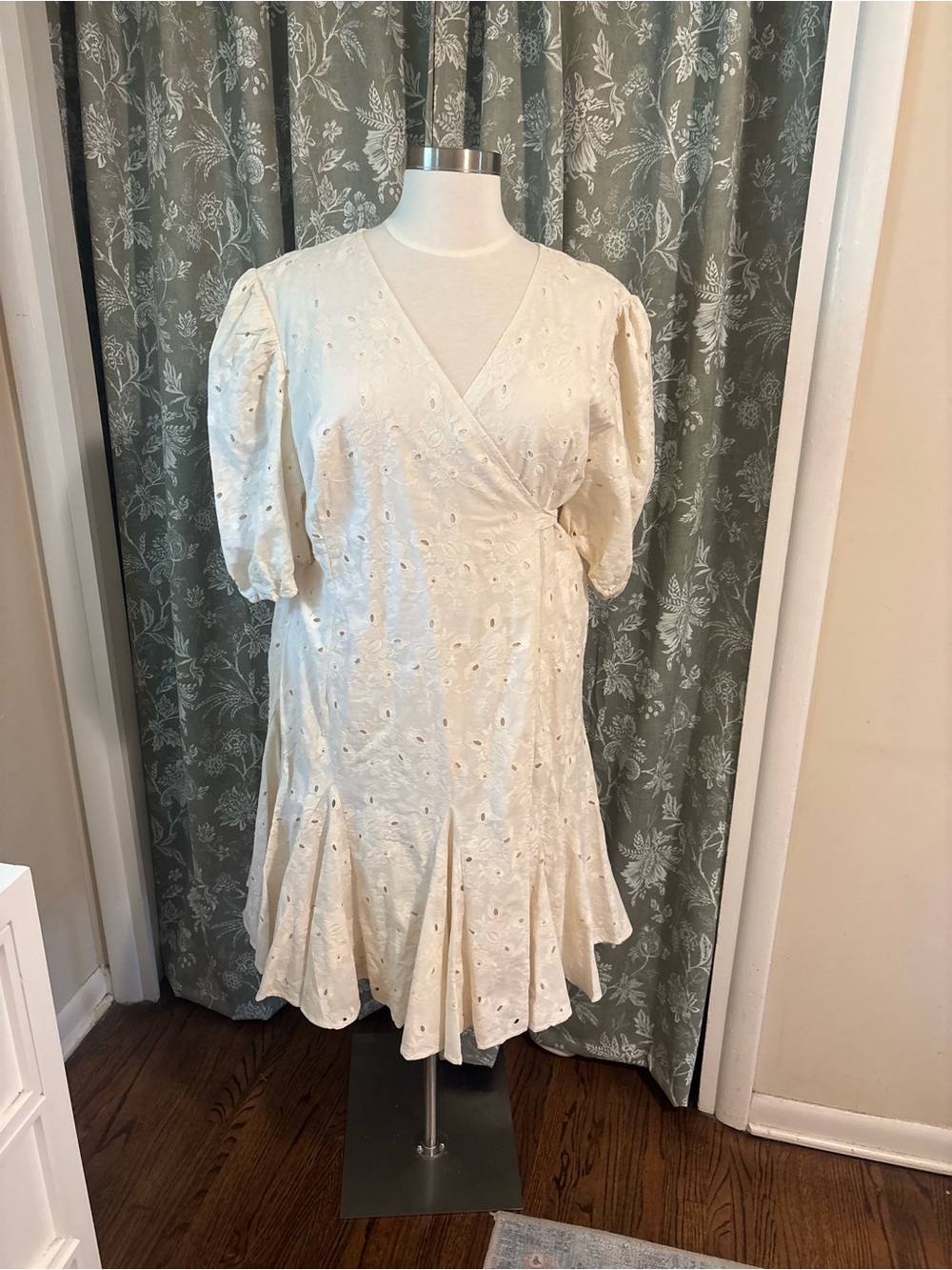 Ivy City Co Cream Eyelet Puff Sleeve Dress